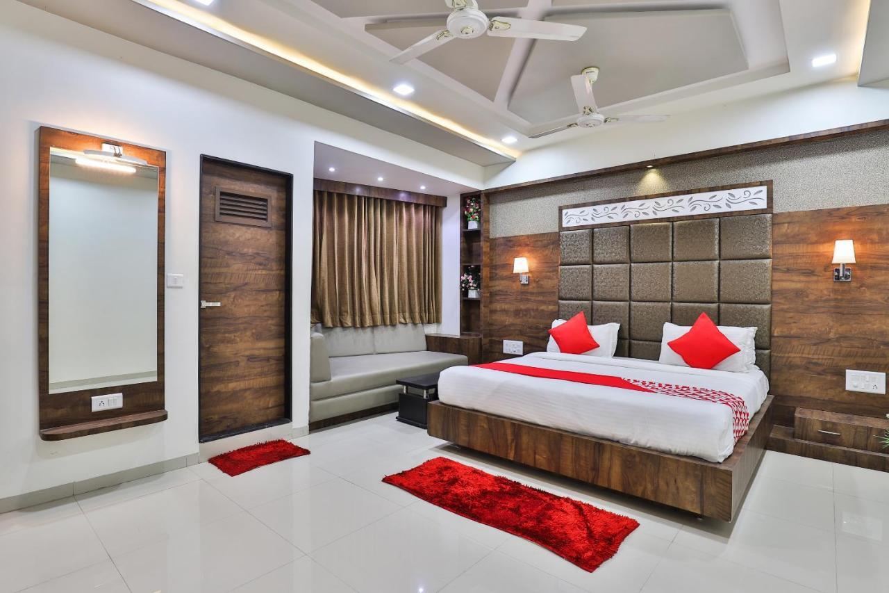 Collection O 7557 Hotel Shiv Kunj Exotica Naroda Exteriör bild