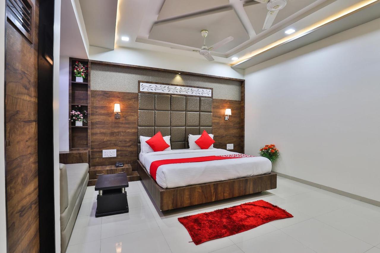 Collection O 7557 Hotel Shiv Kunj Exotica Naroda Exteriör bild