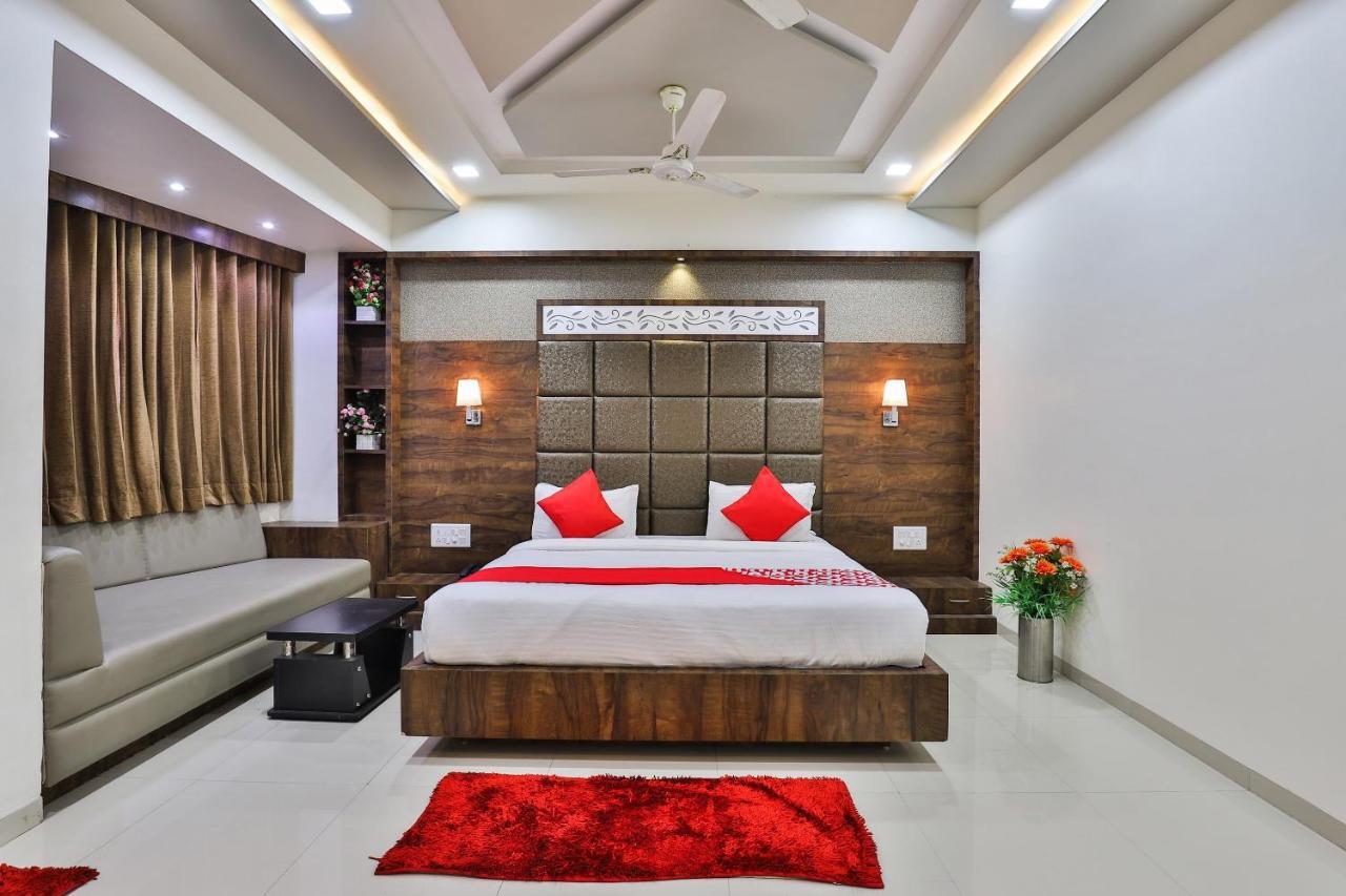 Collection O 7557 Hotel Shiv Kunj Exotica Naroda Exteriör bild