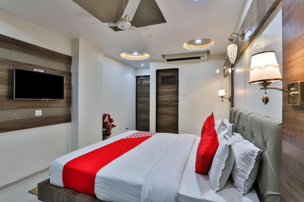 Collection O 7557 Hotel Shiv Kunj Exotica Naroda Exteriör bild