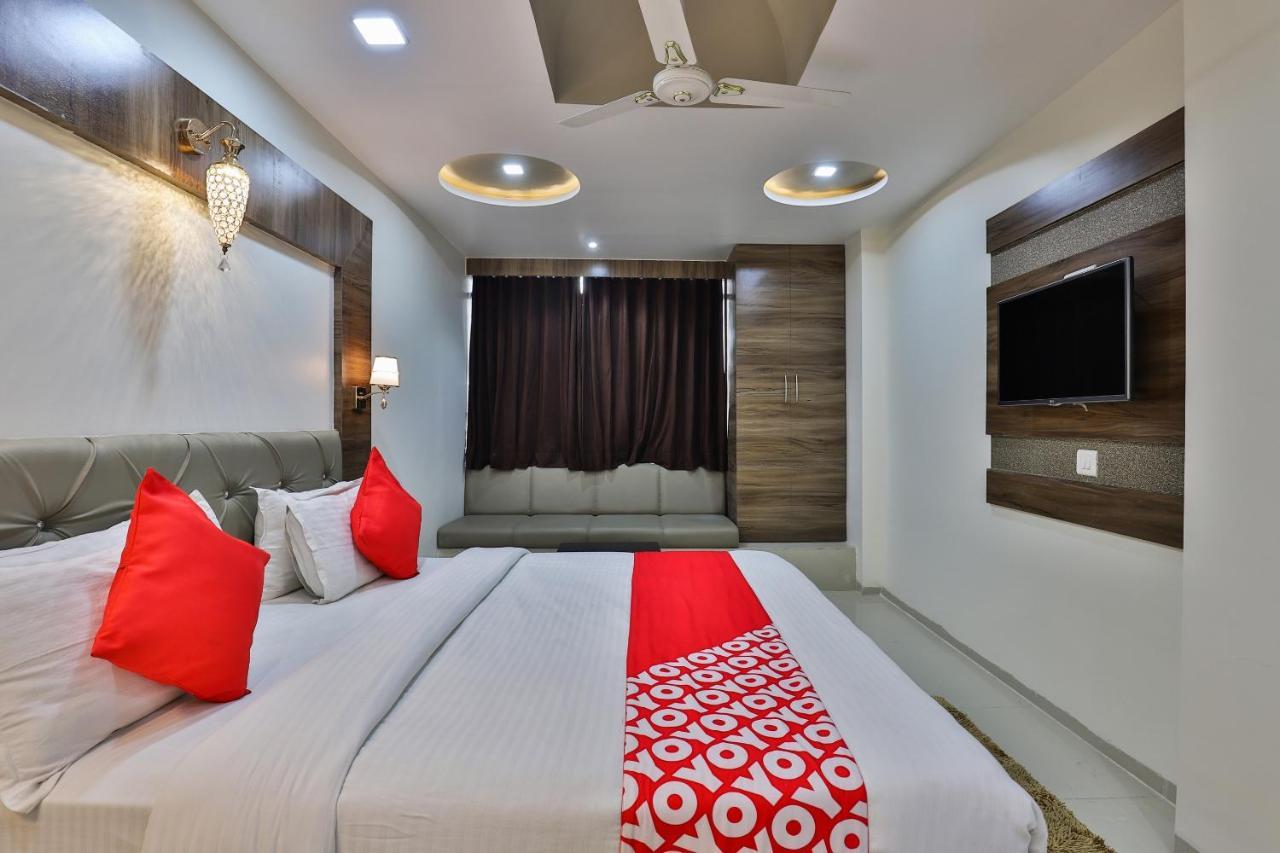 Collection O 7557 Hotel Shiv Kunj Exotica Naroda Exteriör bild