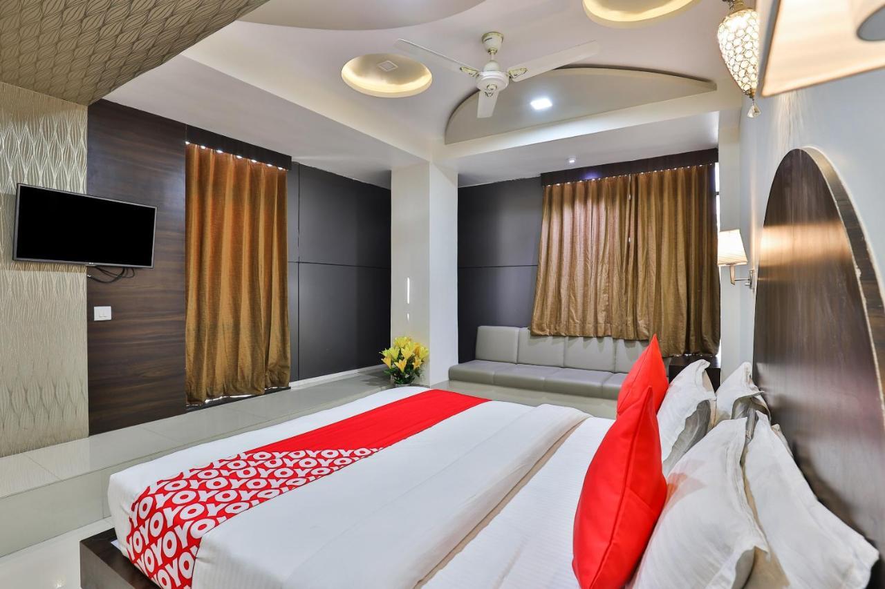 Collection O 7557 Hotel Shiv Kunj Exotica Naroda Exteriör bild
