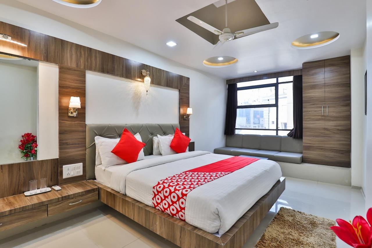 Collection O 7557 Hotel Shiv Kunj Exotica Naroda Exteriör bild
