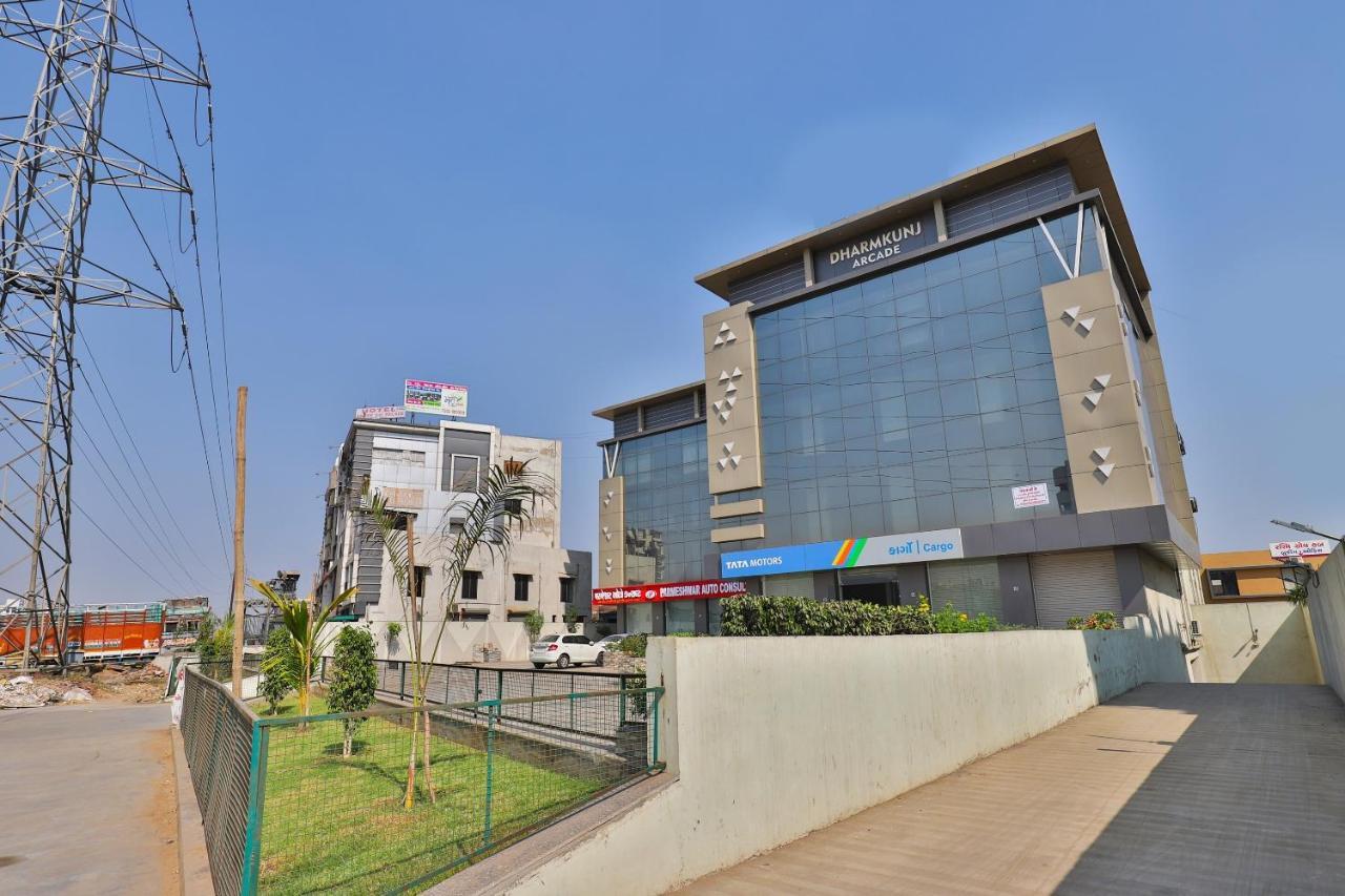 Collection O 7557 Hotel Shiv Kunj Exotica Naroda Exteriör bild
