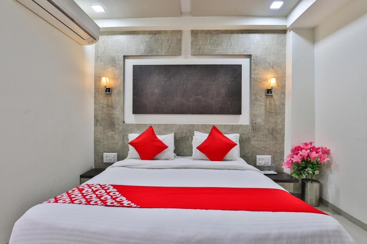 Collection O 7557 Hotel Shiv Kunj Exotica Naroda Exteriör bild