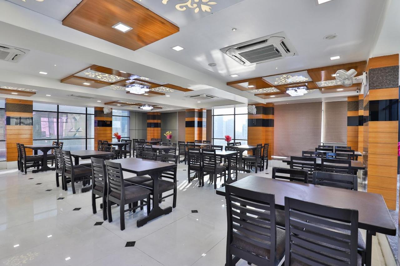 Collection O 7557 Hotel Shiv Kunj Exotica Naroda Exteriör bild