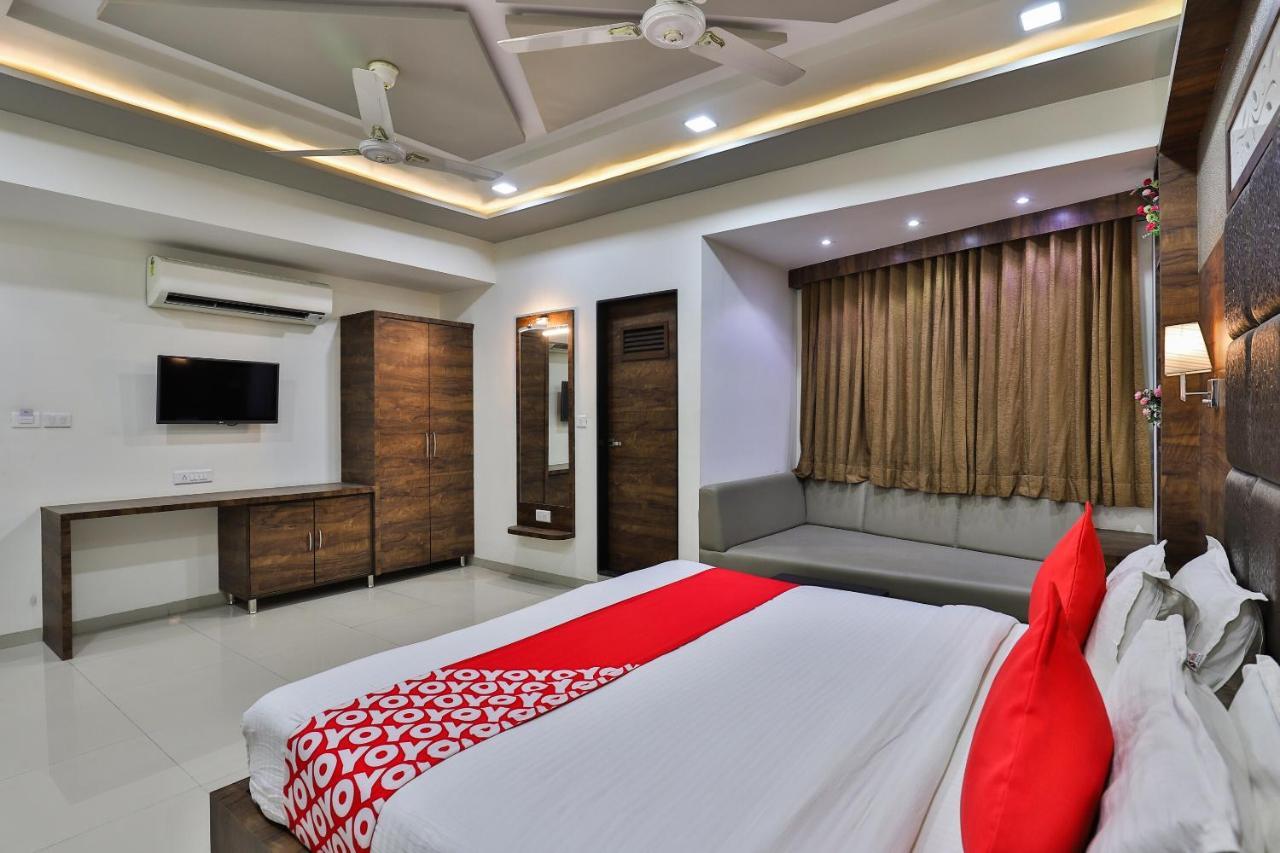 Collection O 7557 Hotel Shiv Kunj Exotica Naroda Exteriör bild
