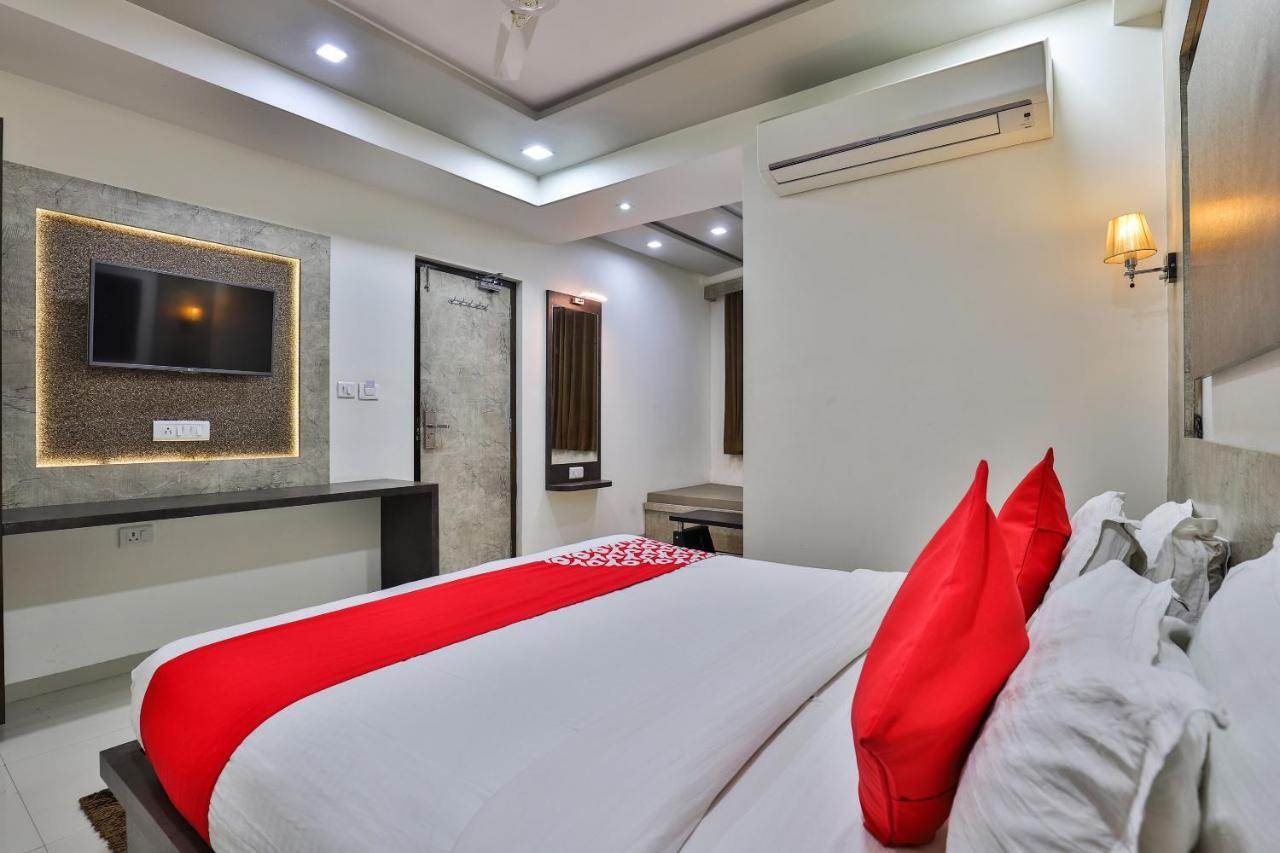 Collection O 7557 Hotel Shiv Kunj Exotica Naroda Exteriör bild