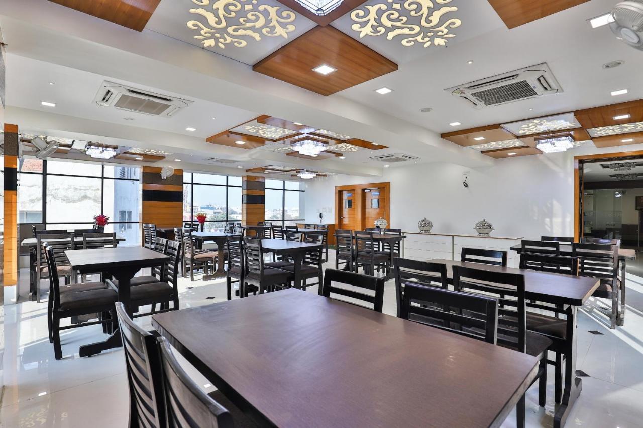 Collection O 7557 Hotel Shiv Kunj Exotica Naroda Exteriör bild