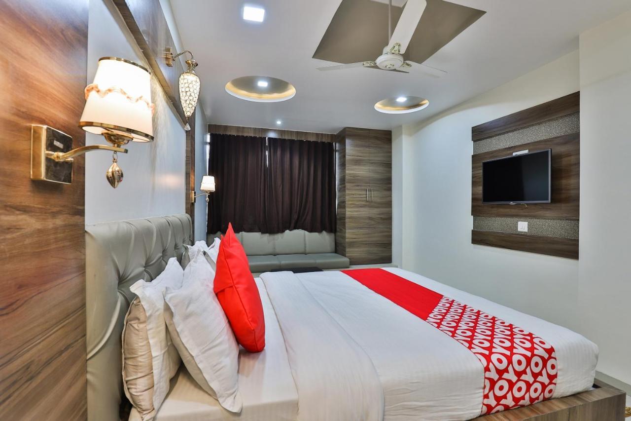 Collection O 7557 Hotel Shiv Kunj Exotica Naroda Exteriör bild