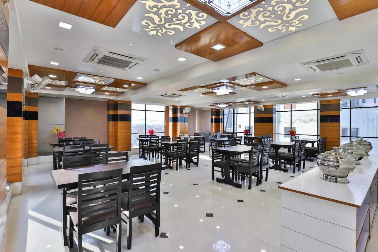 Collection O 7557 Hotel Shiv Kunj Exotica Naroda Exteriör bild