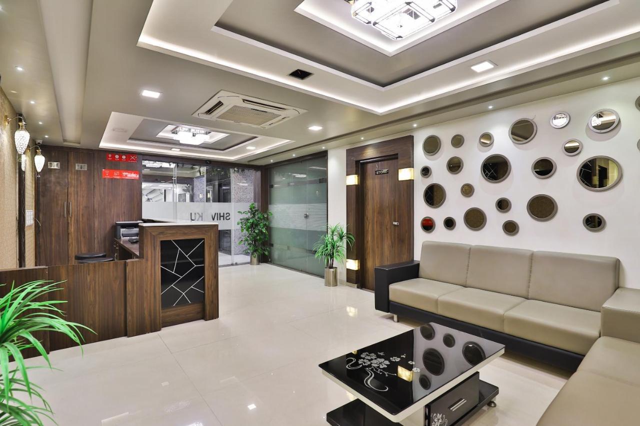Collection O 7557 Hotel Shiv Kunj Exotica Naroda Exteriör bild